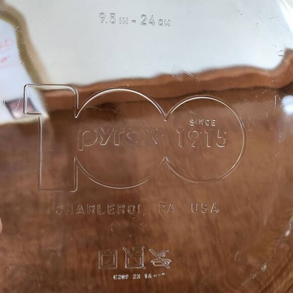 Pyrex 9.5 in thick clear glass round pie plate ruffled edge 24cm - Picture 2 of 3